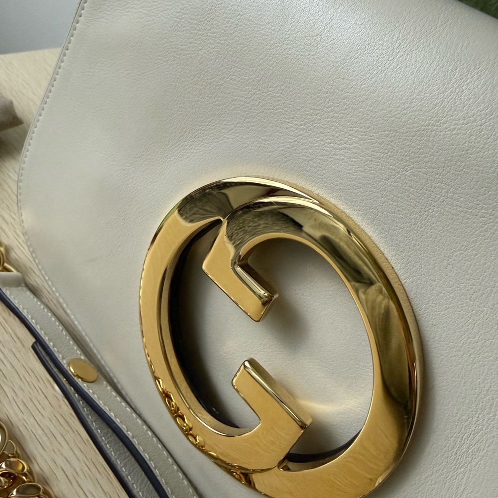 Gucci Blondie Shoulder Bag - Picture 5 of 11